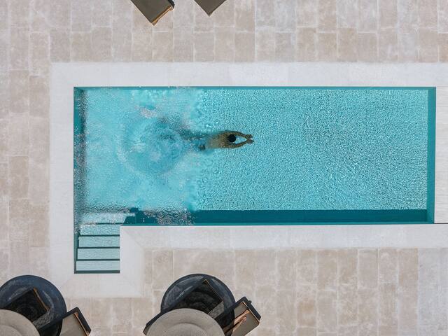 Sophisticated Design & Endless Views by etouri gallery image 2