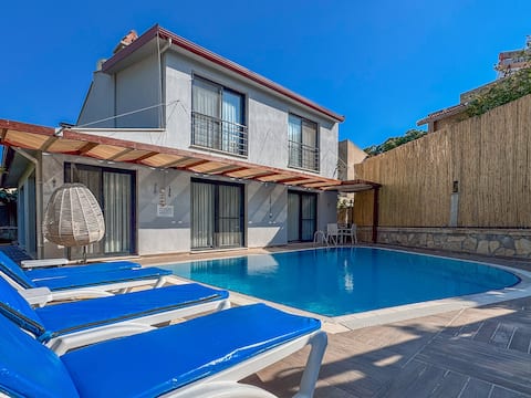 Villa Talia | Heated 4BR, Private Pool, 70m Beach