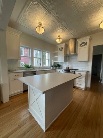 Main Floor Gem in Downtown Wayzata/Lake Minnetonka gallery image 4