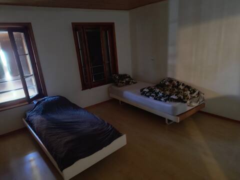 Lit dans chambre partagée pour hommes (L32)