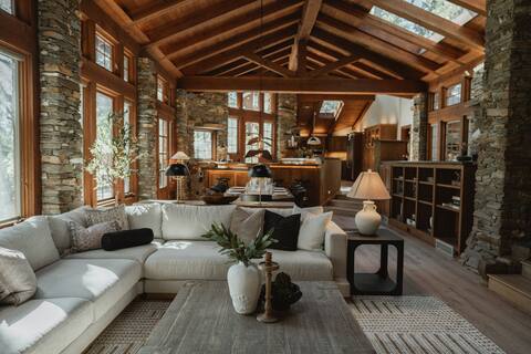 Luxury Nature Getaway *StoneHouse* HotTub, Firepit