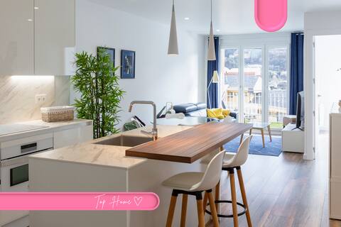 10 Minutes Walk from Downtown and Free Parking