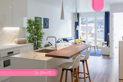 10 Minutes Walk from Downtown and Free Parking