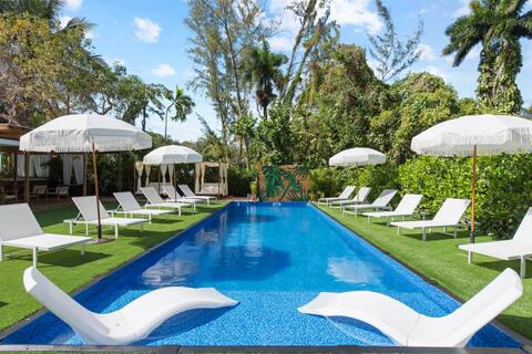 Villa Paraiso: 10 Br Miami Mini Resort w/Pool/Gym+