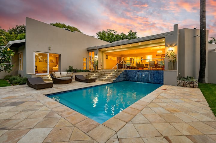 Luxury 5 Bedroom, 5 Baths.sandton Millionares Row - Sandton