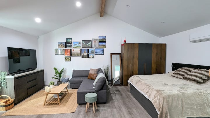 Modern Studio Near Lax - No Cleaning Fee - Culver City, CA