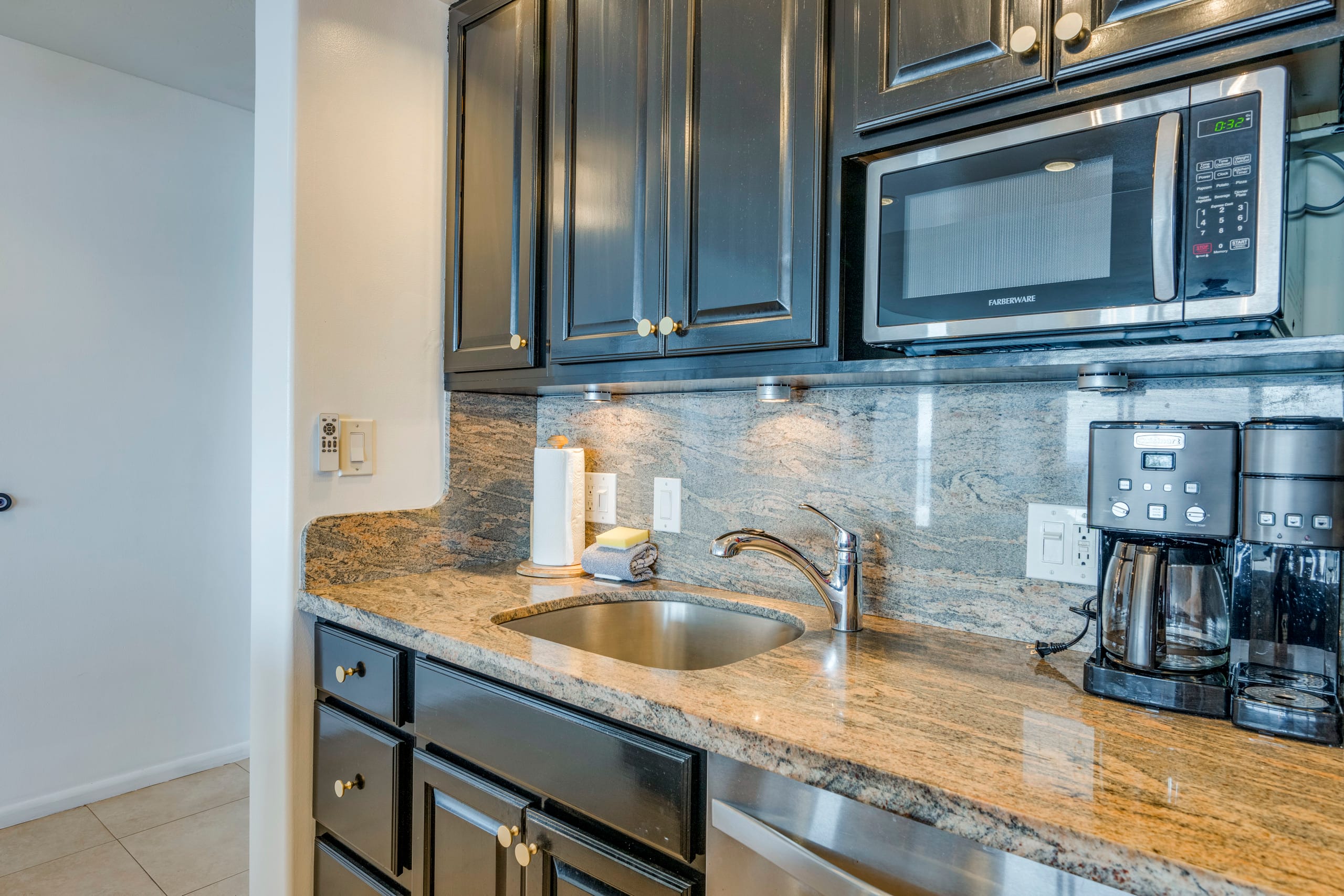 1BR 1BA Corner Condo with Unbelievable Ocean Views - Image 12