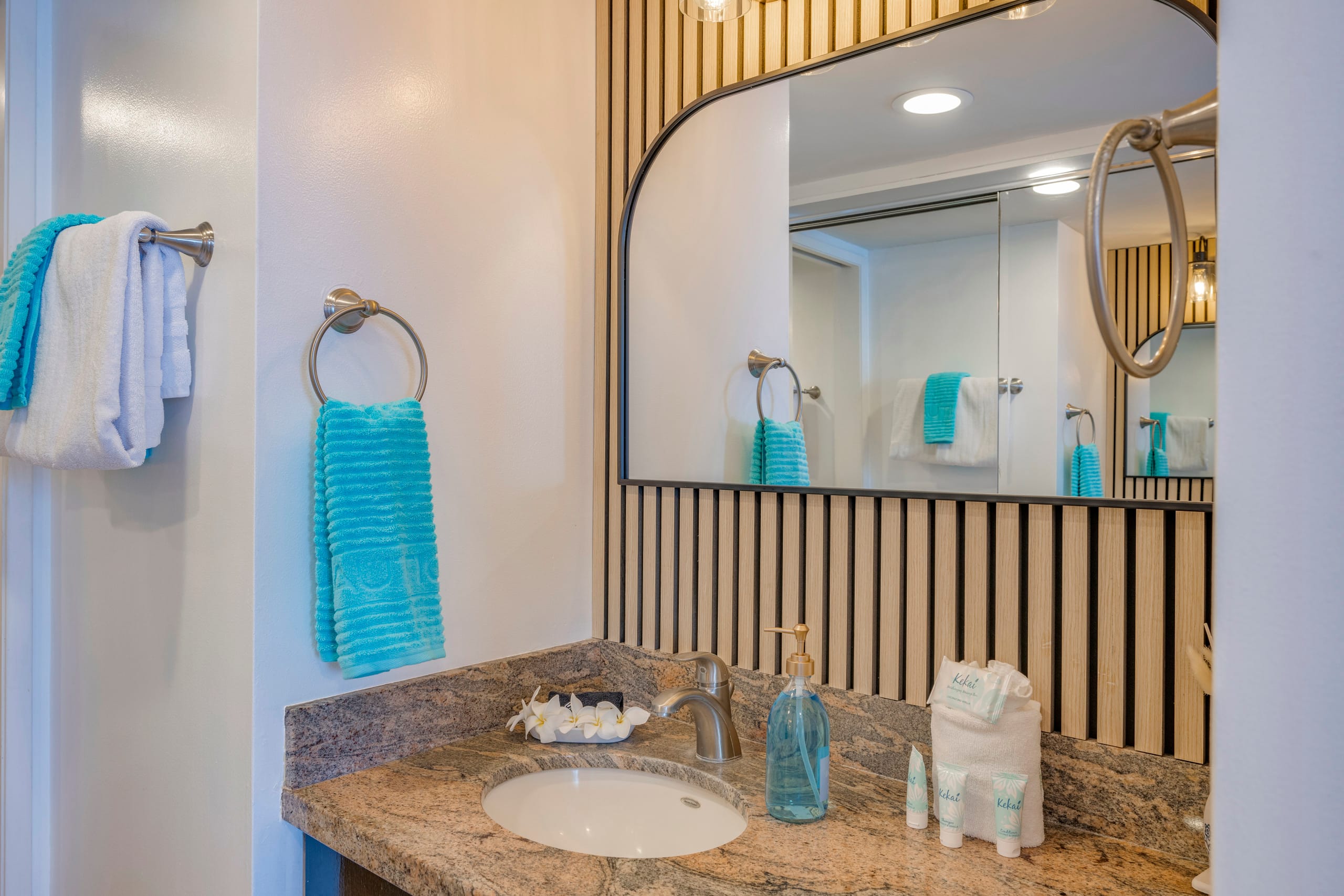 1BR 1BA Corner Condo with Unbelievable Ocean Views - Image 22