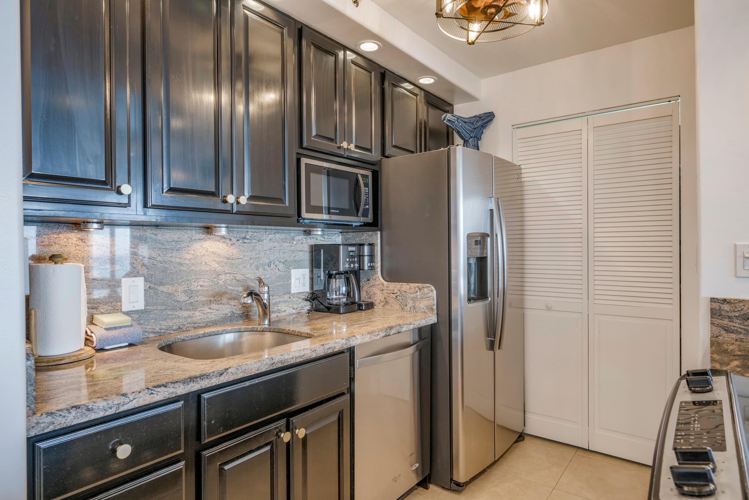 1BR 1BA Corner Condo with Unbelievable Ocean Views - Image 11