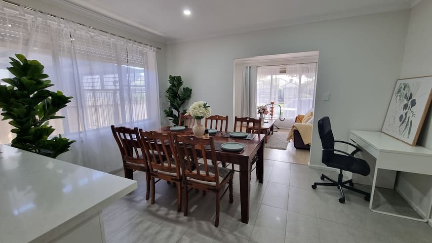 Large Groups & Family- 4BR + Sofa Beds