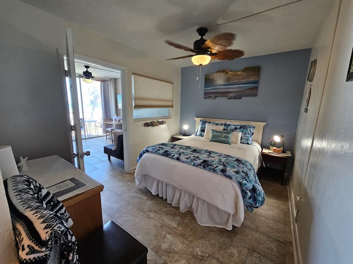 Ocean Front Condo, 1 Br, Private Balcony,  Kitchen - Daytona Beach, FL