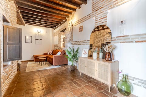 Anuncio de Airbnb popular: Casona San Bartolomé Albaicín. Parking included en Granada