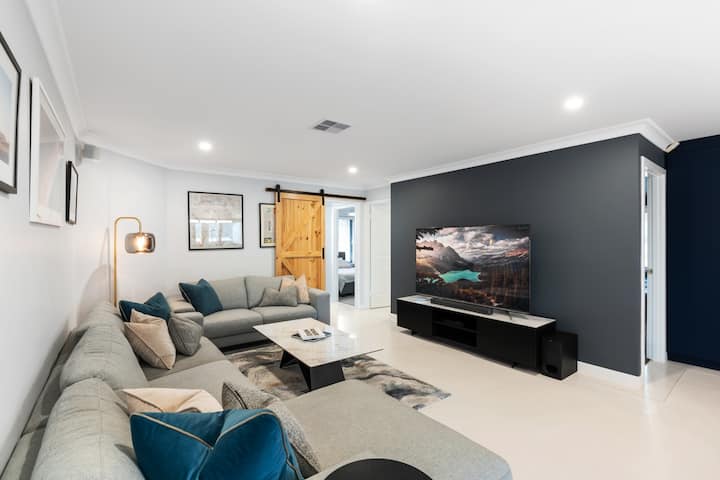 5brs And Pool Luxury  Home - Mindarie