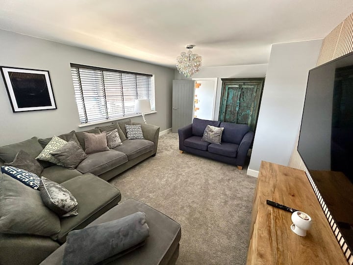 Unique & Pet Friendly Luxury Retreat With Hot Tub - Norwich