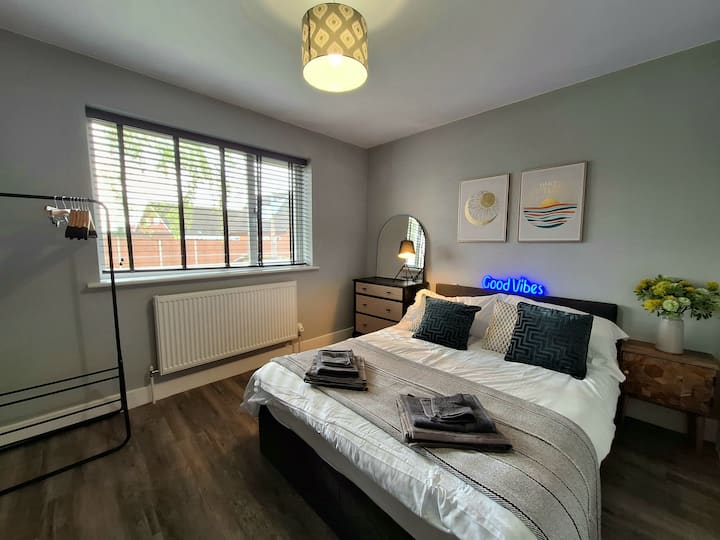 ห้องนอนใหญ่ชั้นล่าง (ห้องนอน 3)