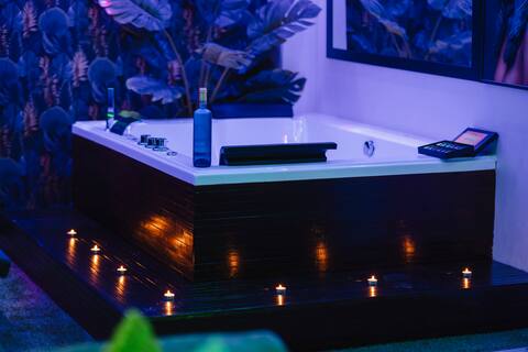 Accommodation with jacuzzi and terrace next to downtown