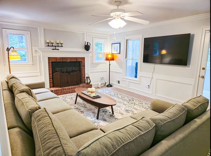 Alpharetta/ Crabapple Gem: 4 Bedrooms / 3.5 Baths - Alpharetta, GA