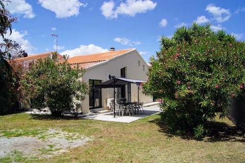Large Renovated Villa 600 m from the Beach