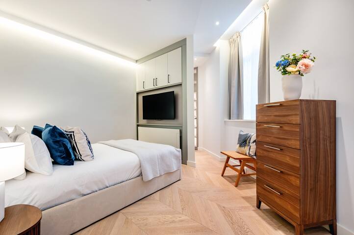 West End Luxury Flat N.1 gallery image 3
