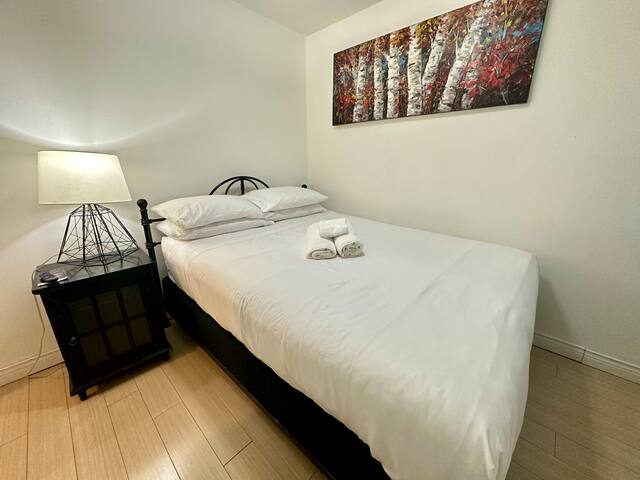 Corner suite Courtyard view 4real beds & 2sofabeds gallery image 3