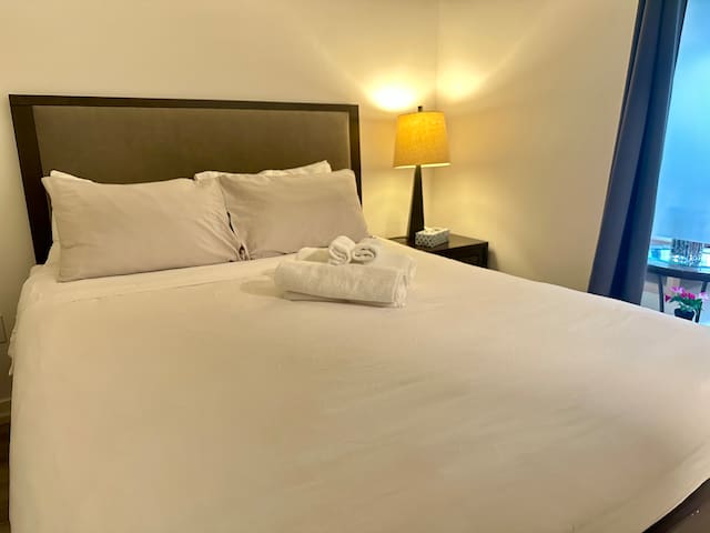 Corner suite Courtyard view 4real beds & 2sofabeds gallery image 4