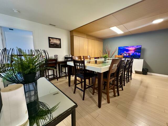 Corner suite Courtyard view 4real beds & 2sofabeds gallery image 5