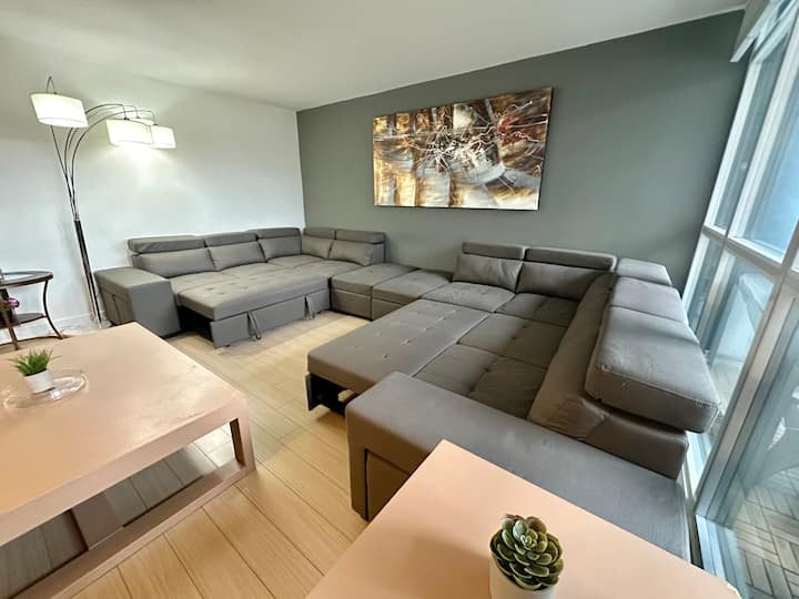 Corner Suite Courtyard View 4real Beds & 2sofabeds - Toronto