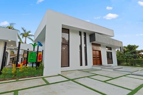 +14Tela Luxury Beach House Private Pool Playground