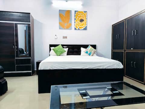 Kanha Homestay(with Kitchen)