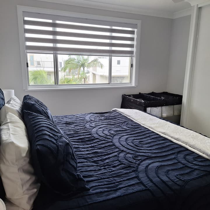 Spacious Unit With Beach Views - 선샤인코스트