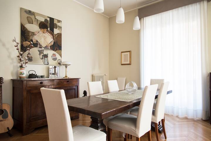 [BRERA] Luxurious Elegant Bright Suite Downtown gallery image 5