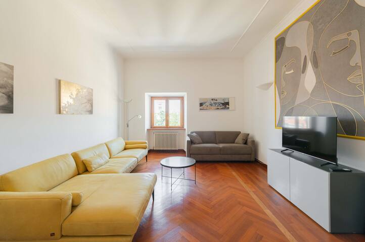 Elegant Apartment Trevi Fountain