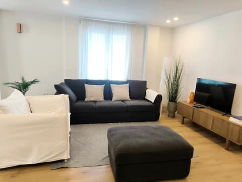 Propiedad de Airbnb exitosa: A bright and spacious apartment with a garage en Bizkaia