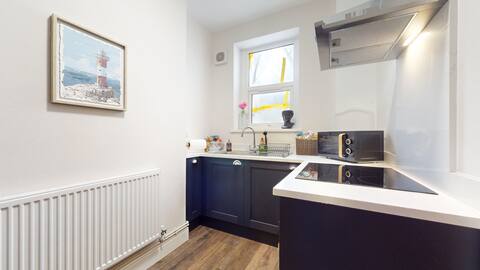 Successful Airbnb property: Centrally located with parking & close to Stadium in Butetown