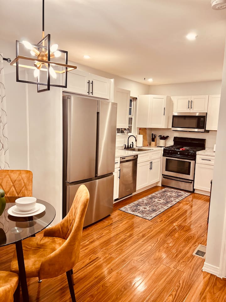 3br Near Nyc  Free Parking  Easy Train Access - New York City