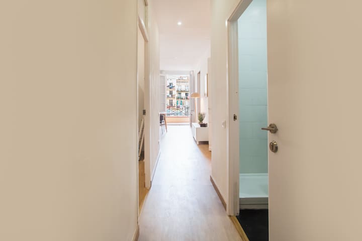 2ESC1067- Magnific 2br flat in the gothic district