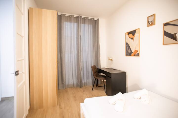 2ESC1067- Magnific 2br flat in the gothic district gallery image 2