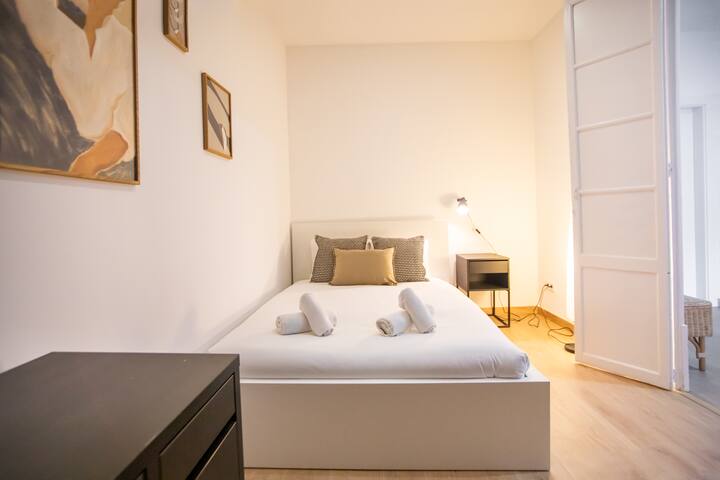 2ESC1067- Magnific 2br flat in the gothic district gallery image 4