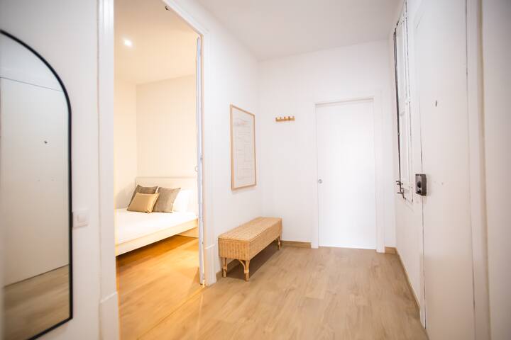 2ESC1067- Magnific 2br flat in the gothic district gallery image 3