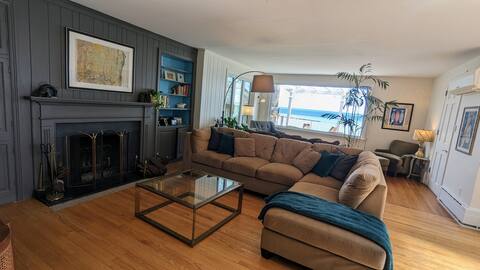 Scenic Waterfront Lake Michigan Escape