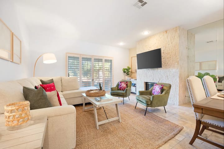 Desert Sol | Remodeled Stylish Escape With Bikes - Palm Desert, CA