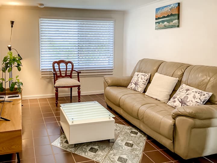 Newly Renovated Bath | Queen Bed | Parking - Logan City