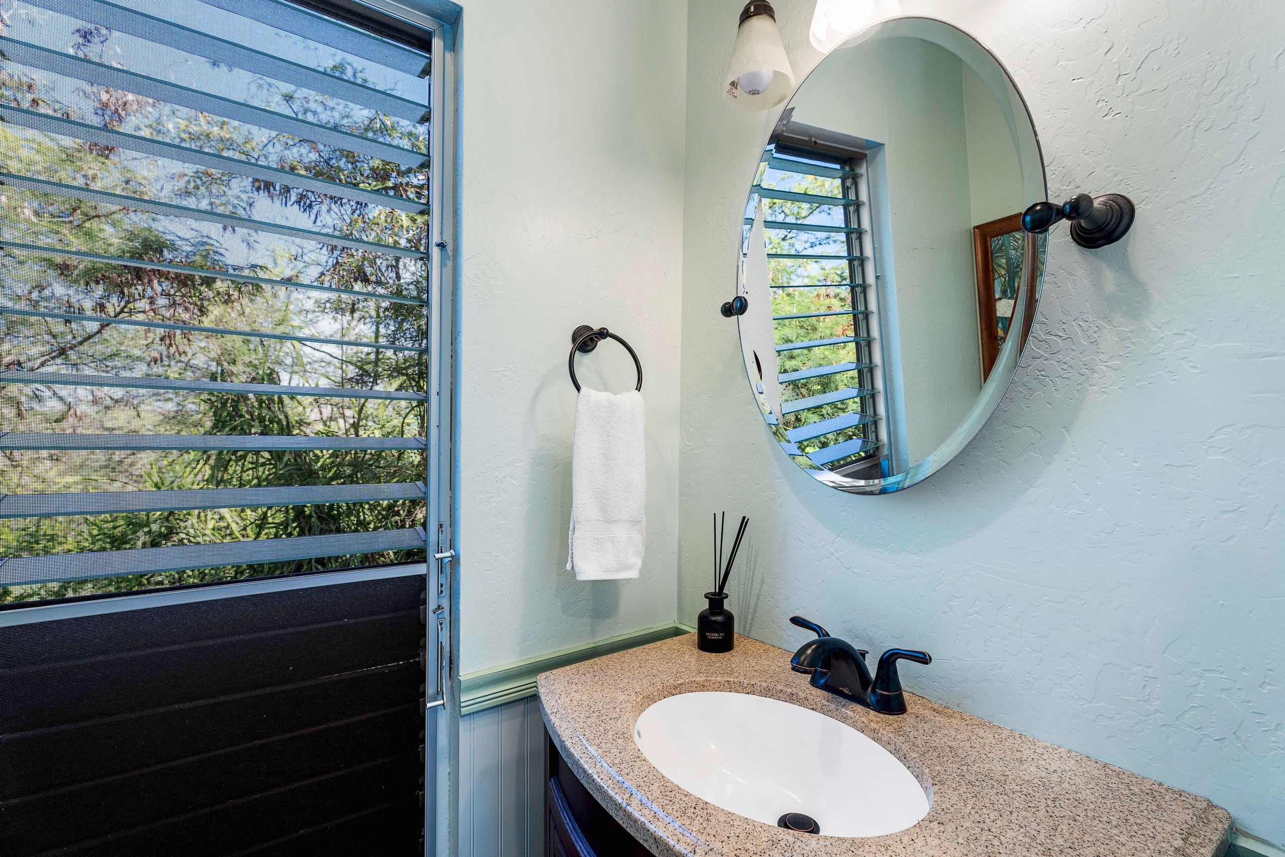 Townhouse in Kailua-Kona · ★4.93 · 1 bedroom · 2 beds · 1.5 baths - Image 34