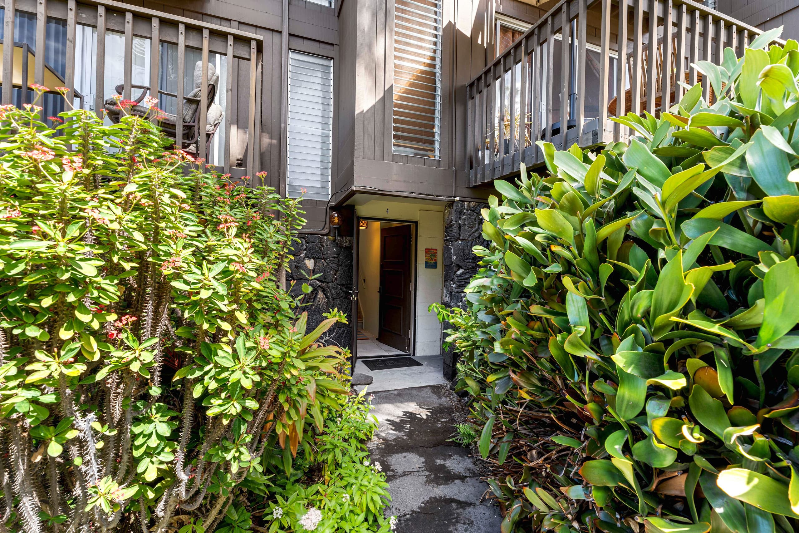 Townhouse in Kailua-Kona · ★4.93 · 1 bedroom · 2 beds · 1.5 baths - Image 47