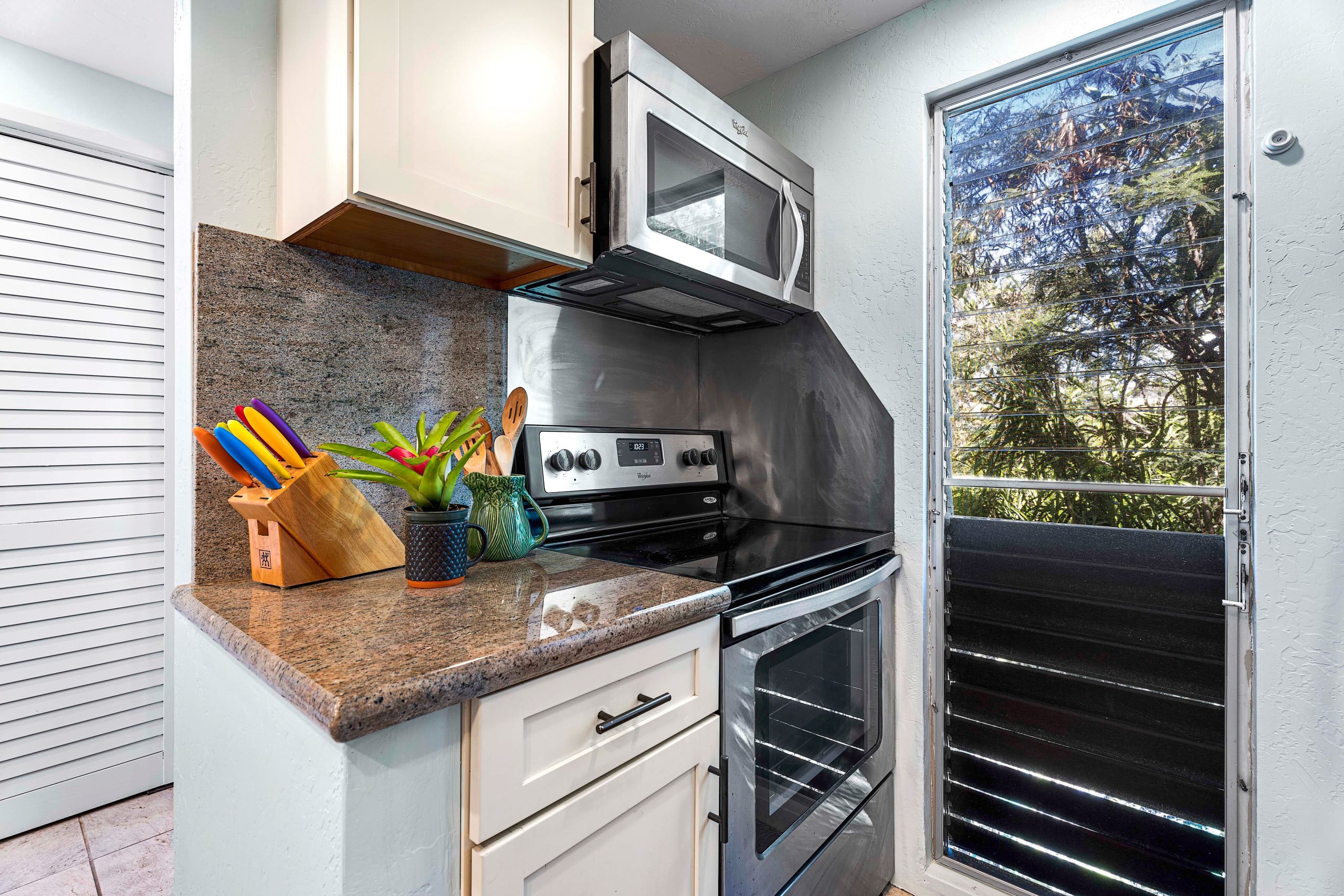 Townhouse in Kailua-Kona · ★4.93 · 1 bedroom · 2 beds · 1.5 baths - Image 23