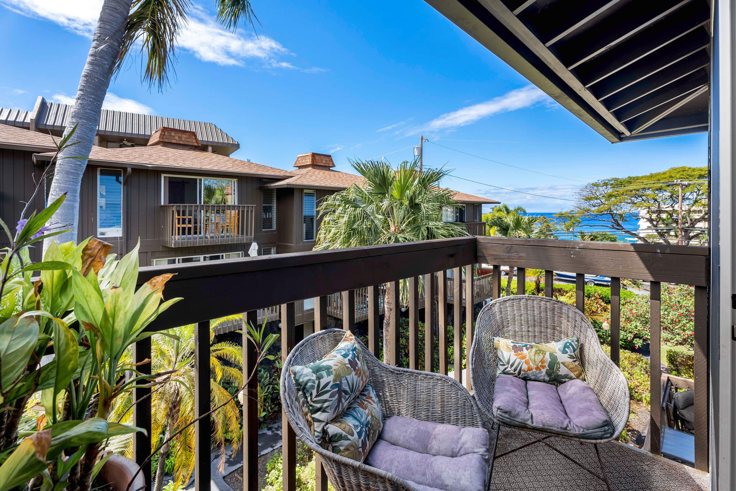 Townhouse in Kailua-Kona · ★4.93 · 1 bedroom · 2 beds · 1.5 baths - Image 42