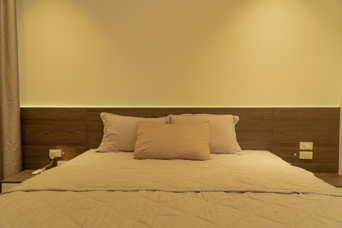 ห้องนอนอบอุ่นและโรแมนติก 