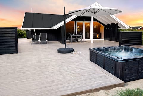 Outdoor spa | Fenced natural grounds | 300 m. from the beach