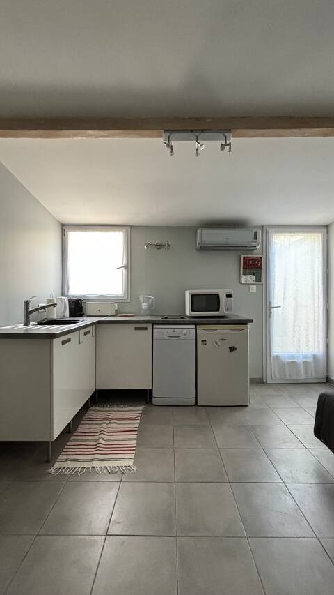 Successful Airbnb property: Comfortable beachfront studio in La Ciotat