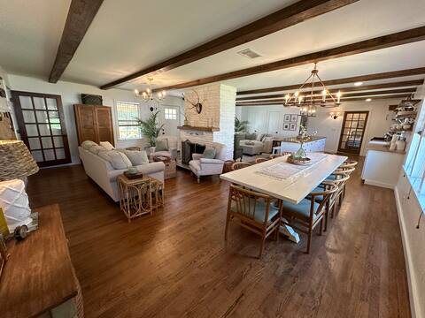 Calico Cottage - Room for families and big groups!